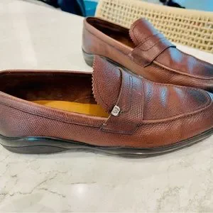 Bally - Midwest calf grained leather loafer with rubber sole. Great condition. m_65d8bda191e0530b2a1ff97b.jpg main image 2